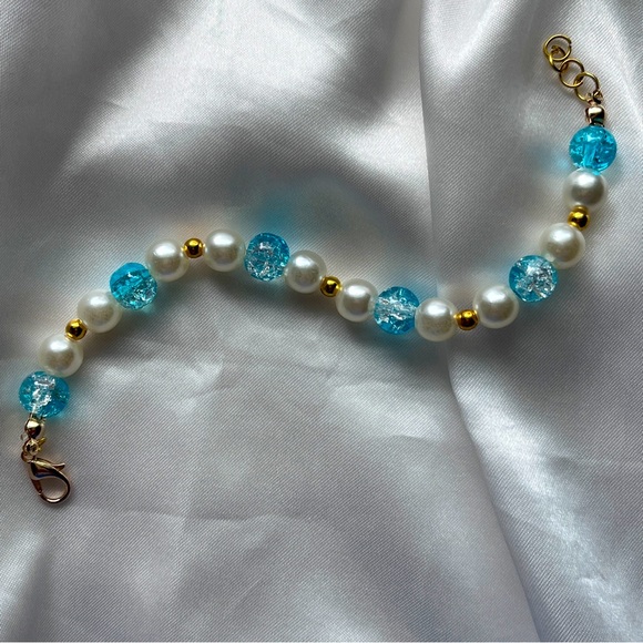 Elegant clasped bracelet - Picture 1 of 2